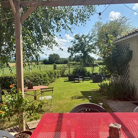 Studio En Auvergne Le Ruisseau Apartment Saint-Priest-Bramefant Exterior photo